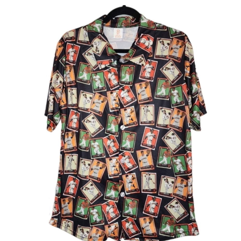 NWT San Francisco Giants MLB short sleeve button-down shirt.  Size medium
